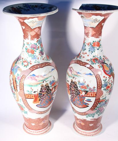 null Pair of large porcelain vases decorated with characters in reserve

Japan, Circa...