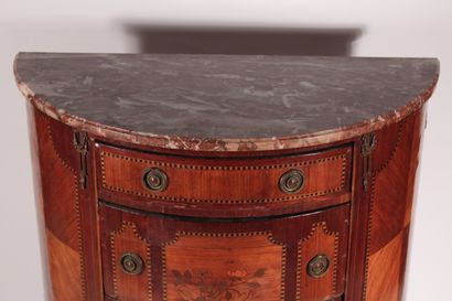null Veneer half moon chest of drawers with inlaid flower decoration

Louis XVI style

nineteenth...