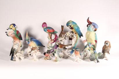 null Collection de treize oiseaux en céramique et porcelaine européennes

XXème siècle

(Manques...