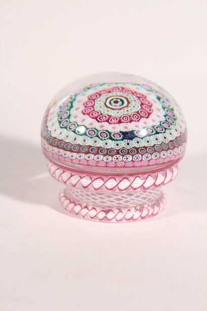 null Saint-Louis

Sulphide paperweight with Millefiori decor, signed SL 1953

Height:...