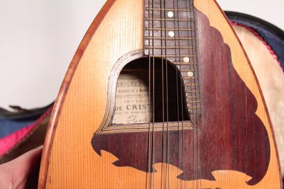 null CRISTOFARO Mandolin

Early 20th century

L.: 61 cm

(Missing)

In its original...
