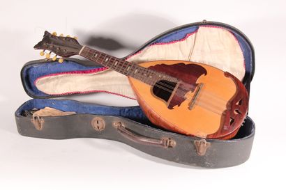 null CRISTOFARO Mandolin

Early 20th century

L.: 61 cm

(Missing)

In its original...