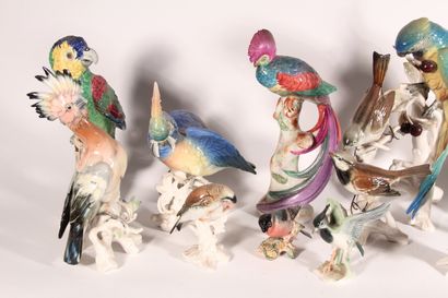 null Collection de treize oiseaux en céramique et porcelaine européennes

XXème siècle

(Manques...