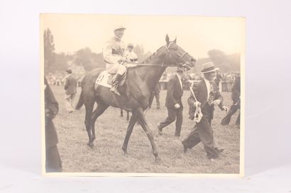 null Set of ten silver prints "Race and show horses": Buland Bala, Ksar, Rabelais,...