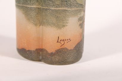 null François-Théodore LEGRAS (1839-1916)

Vase polylobé à décor dégagé à l'acide...