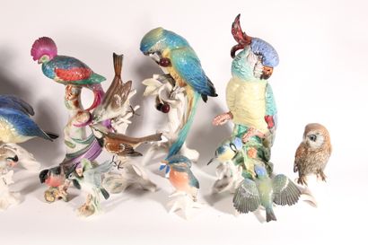 null Collection of thirteen birds in European ceramics and porcelain

twentieth century

(Misses...