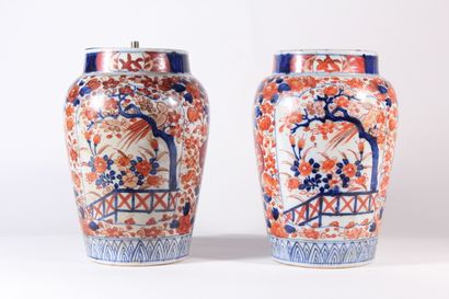 null Pair of porcelain vases with Imari decoration

China, Circa 1900

Height: 25...