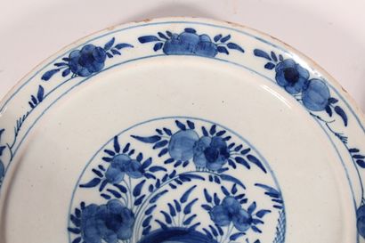null Pair of Delft earthenware plates with blue cameo flower decoration

XVIIIth/XIXth...