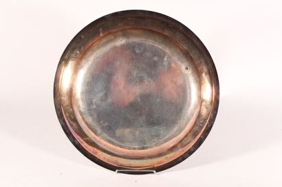 null Round silver filet dish with minerva punch, RL numbered on the wing

D.: 30...