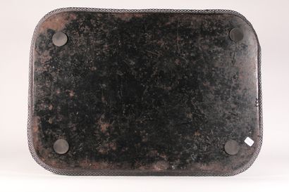 null Rectangular tray in painted sheet metal with flower decoration on black background

Late...