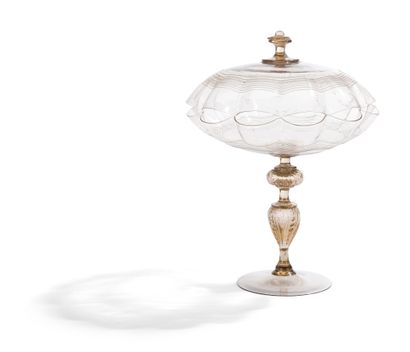 null Coupe sur pied en verre de Murano et son couvercle

XIXème siècle