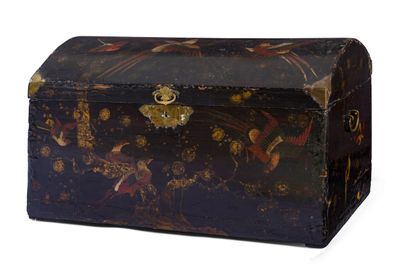 null Chest in European varnish depicting birds on a black background in the taste...