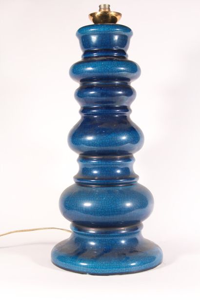 null Large Crackle ceramic table lamp with turquoise glaze

Dated January 17, 74...