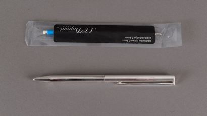 null S.T. Dupont, stylo bille classique, métal argenté numéroté 5FBCE44, avec une...