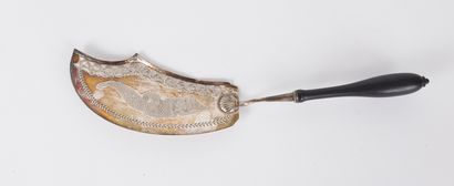 null Fish shovel Paris 1798-1809, the handle in turned ebony, the shovel in silver...