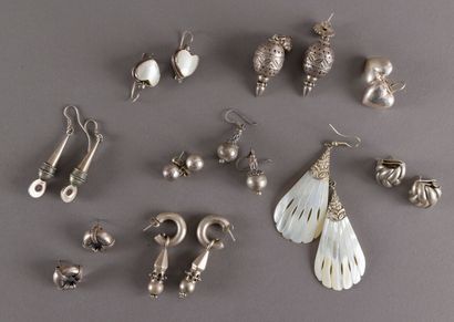 null Ten pairs of silver, mother-of-pearl and glass earrings, gross weight 76 g.