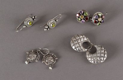 null Four pairs of earrings in silver 800 and 925 thousandths: two set with stones...