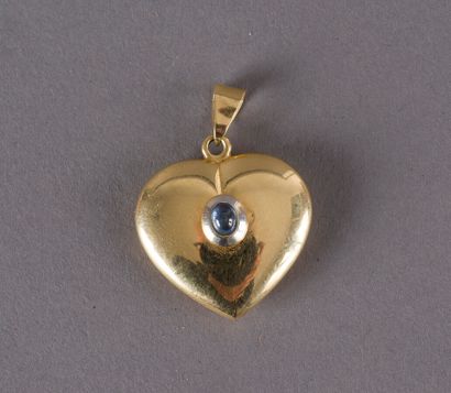 null Pendant heart in yellow gold 750 thousandths set with a sapphire cabochon in...