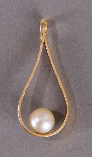 null Pendant in yellow gold 750 thousandths in the shape of drop set by a pearl of...
