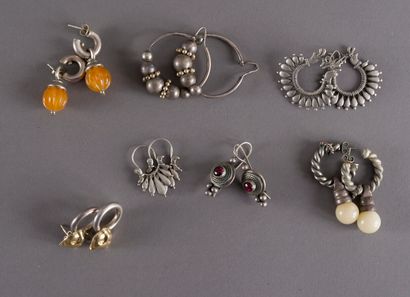 null Ten pairs of earrings in silver and stones including moonstones 101 g
