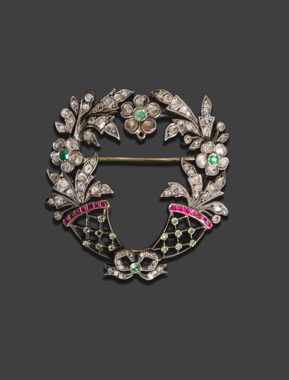 null Silver brooch with two horns in mesh from which flowers escape, the whole set...