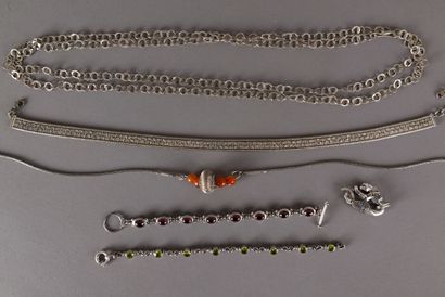 null Lot de bijoux en argent : sautoir, colliers dont un avec perles d'agate, pendentif...