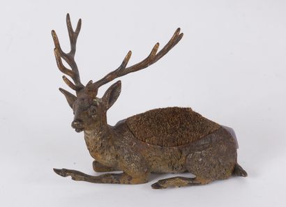 null Reclining deer, large painted Vienna bronze wiper, 19th century - 10 x 14 c...