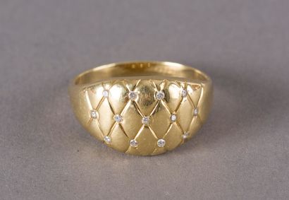 null Ring in yellow gold 750 thousandths with a cross design decorated with white...
