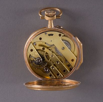 null Pocket watch in yellow gold 750 thousandths, the back with decoration of leafy...