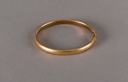 null Bracelet jonc ouvrant en or jaune 750 millièmes 13,6 g - Diamètre 6,3 cm.