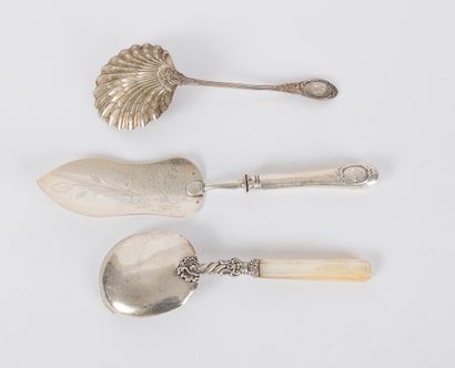 null Three Minerva silver serving spoons: a cake spoon, the handle in filled silver...