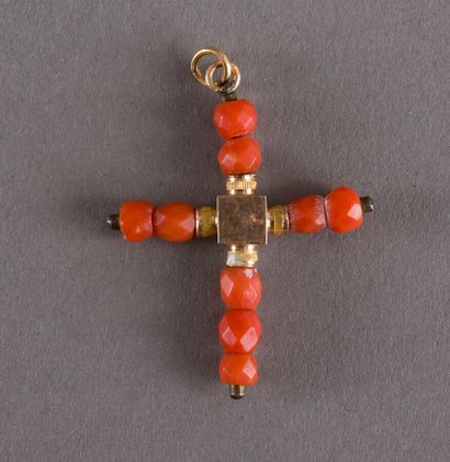 null Gold and faceted coral cross pendant, 19th century, gross weight 1.6 g 3.5 x...