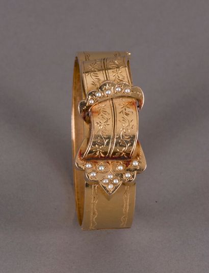 null Large bracelet demi-jonc Napoléon III en or jaune 750 millièmes décor de files...