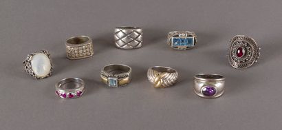null Lot of ten silver rings and stones 72,4 g.