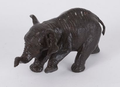 null Elephant in painted regula - Height 10 cm