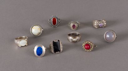 null Lot of ten silver and stone rings 67 g.