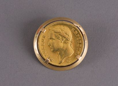 null Broche en or jaune 750 millièmes sertie d'une pièce de 40 francs 1811 Napoléon...
