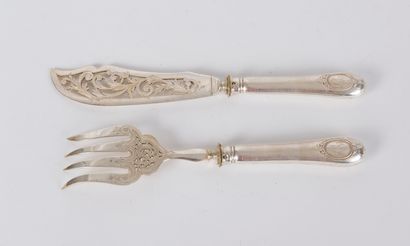 null Fish serving utensil, the handles in Minerva silver with guilloche decoration...