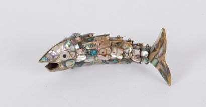 null Fish articulated in metal plated with iridescent gray mother-of-pearl, length...