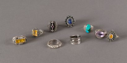 null Lot of nine silver rings and stones 49 g.