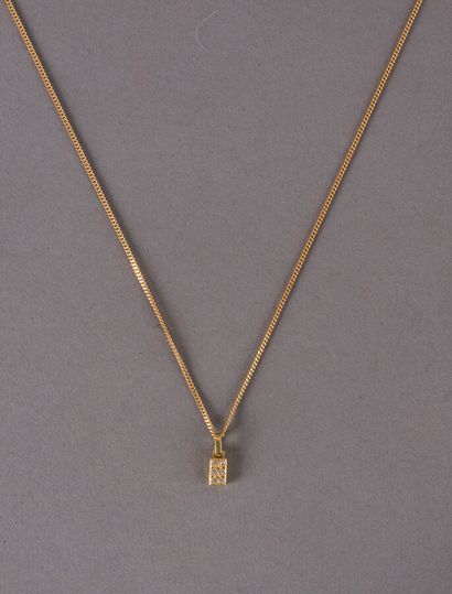 null A chain in yellow gold 750 thousandths and a rectangular pendant paved with...