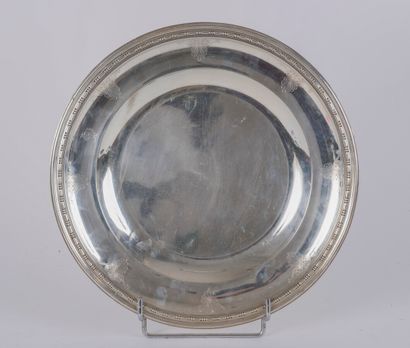 null Round dish in silver Minerve 950 thousandth, the wing decorated with a frieze...