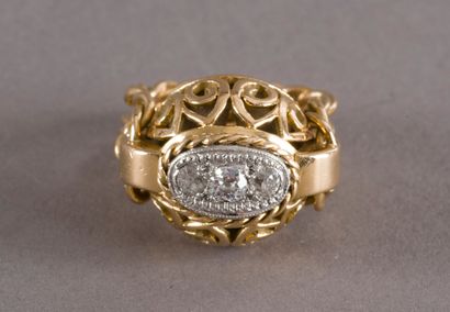 null Bague en or jaune 750 millièmes, l'anneau formé de trois fils d'or torsadé,...