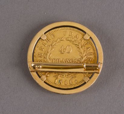null Broche en or jaune 750 millièmes sertie d'une pièce de 40 francs 1811 Napoléon...
