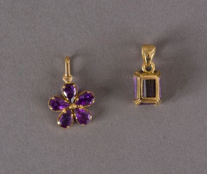 null Two pendants in yellow gold 750 thousandths set with amethysts: one in the shape...