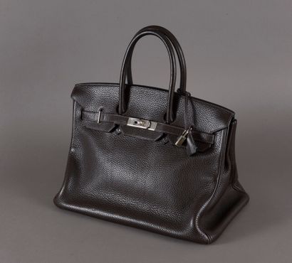 null Hermès, sac Birkin 35, en cuir togo marron ébène, garnitures en métal argenté...
