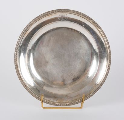 null Round hollow dish in silver Minerve 950 thousandths, the wing figured, the circumference...
