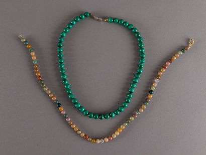 null A necklace of malachite beads (length 40 cm) and a necklace of hard stone beads...