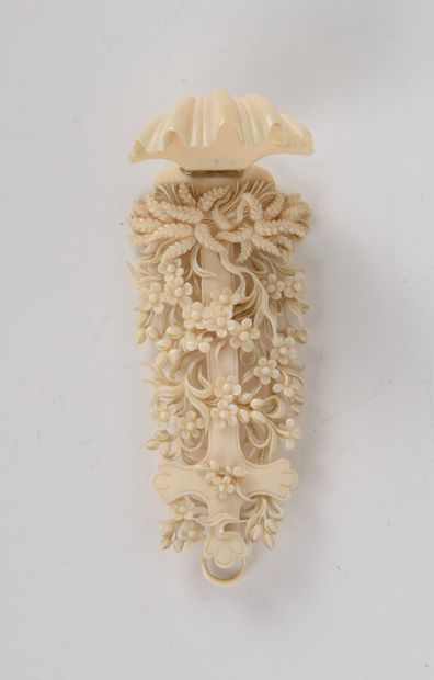 null Stoup of alcove in carved ivory. It is formed of a cross surrounded by flowering...