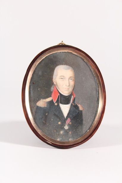 null Importante miniature ovale représentant le portrait d'un officier d'Empire décoré...